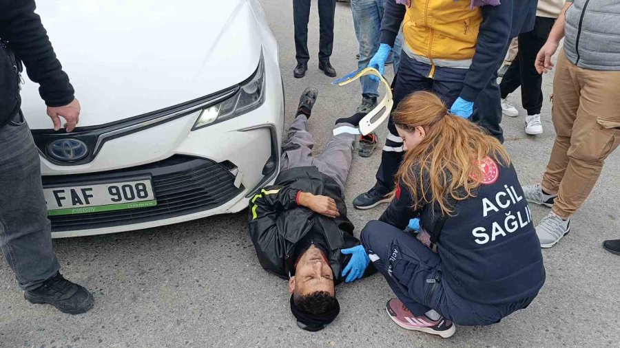 İki Araçla Birden Çarpışan Motosiklet Sürücüsü Ölümden Döndü