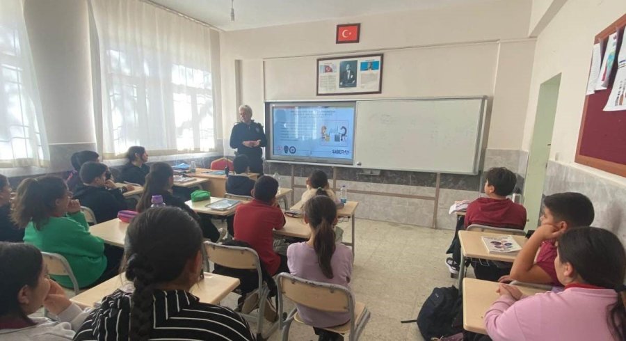 Öğrenciler Dolandırıcılık Olaylarına Karşı Bilgilendirildi