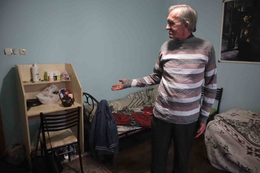 Eşi Evi Terk Edince Düzeni Bozulan Baba, Evlatlarını Aynı Çatı Altında Kavuşturmak İstiyor