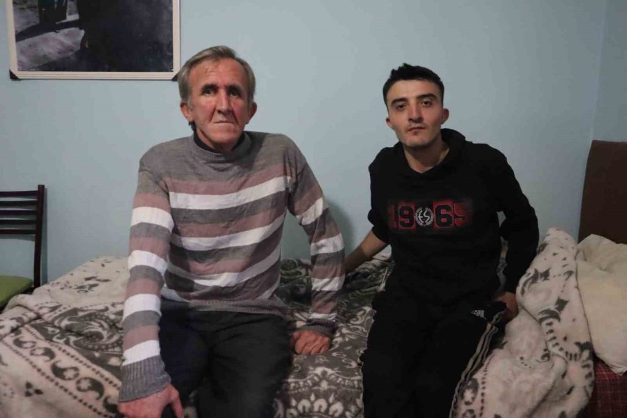 Eşi Evi Terk Edince Düzeni Bozulan Baba, Evlatlarını Aynı Çatı Altında Kavuşturmak İstiyor