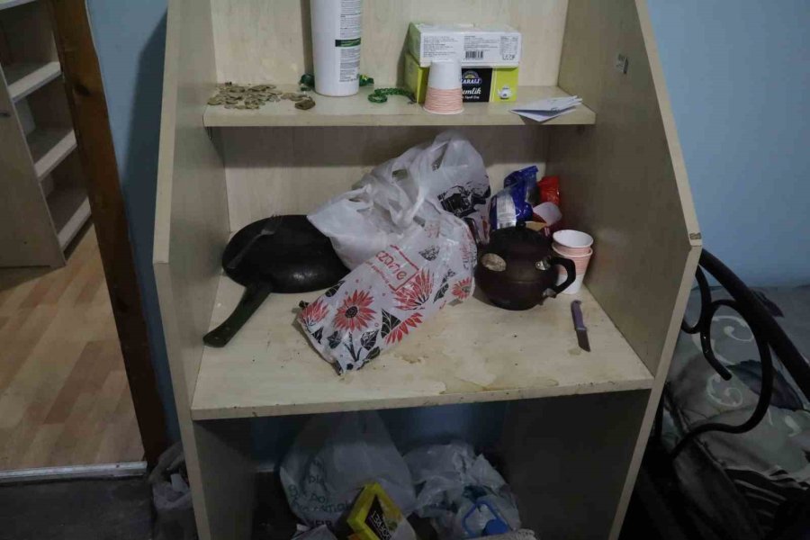 Eşi Evi Terk Edince Düzeni Bozulan Baba, Evlatlarını Aynı Çatı Altında Kavuşturmak İstiyor