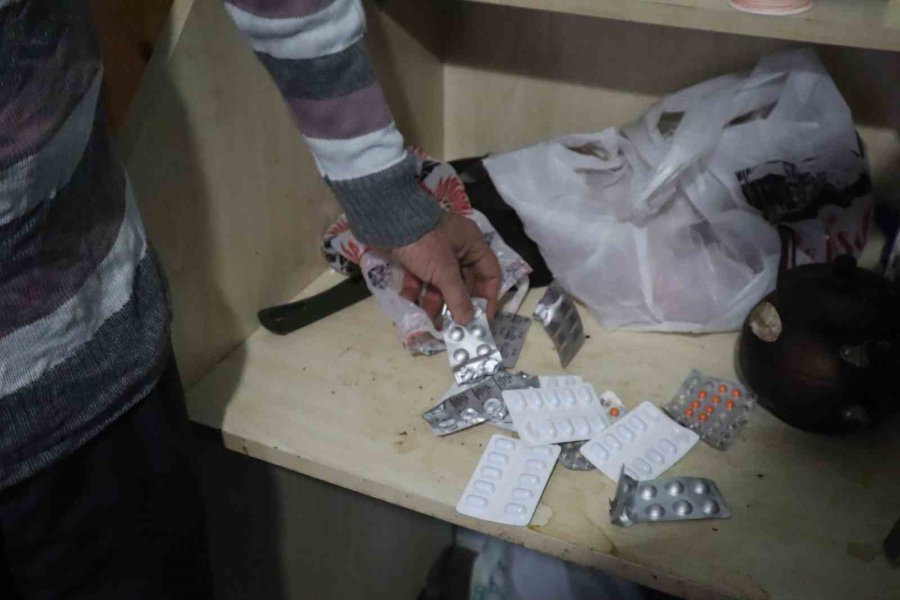 Eşi Evi Terk Edince Düzeni Bozulan Baba, Evlatlarını Aynı Çatı Altında Kavuşturmak İstiyor