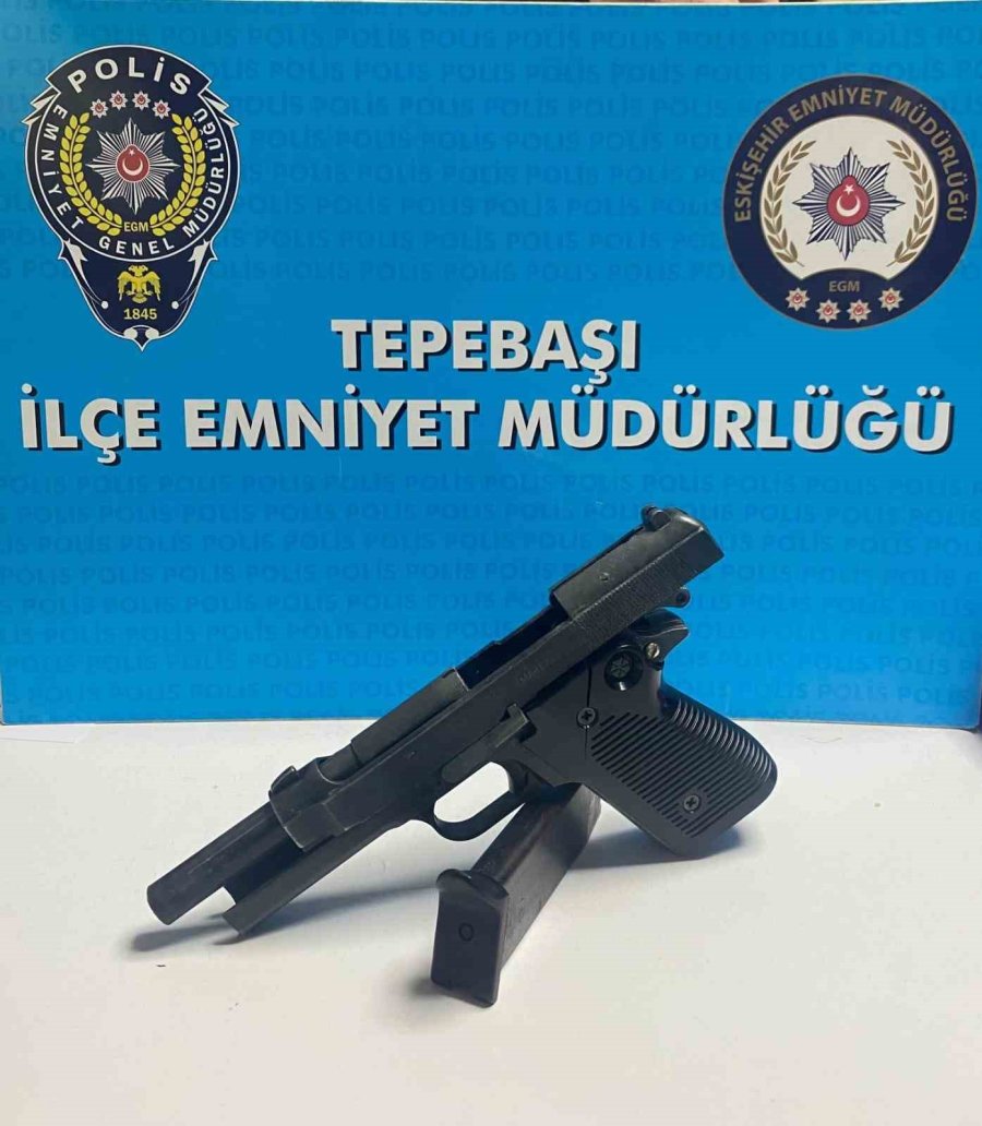 Bekçilerin Denetiminde Silah Ve Uyuşturucu Ele Geçirildi