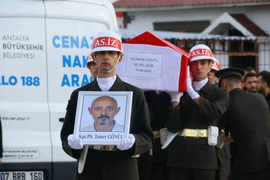 Helikopter Kazasında Hayatını Kaybeden 3 Kişi İçin Tören Düzenlendi