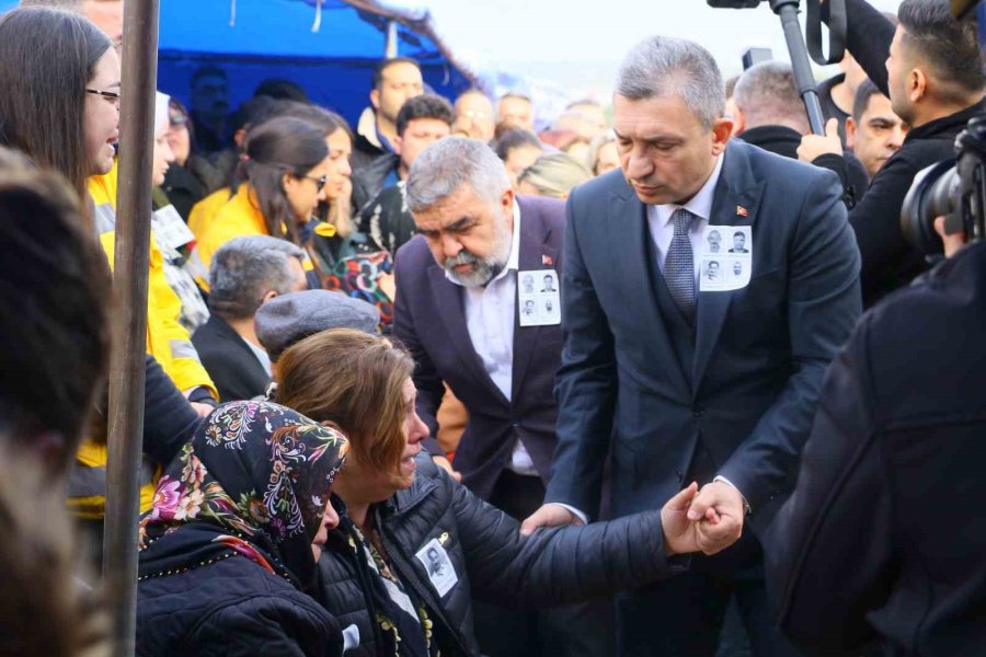 Helikopter Kazasında Hayatını Kaybeden 3 Kişi İçin Tören Düzenlendi