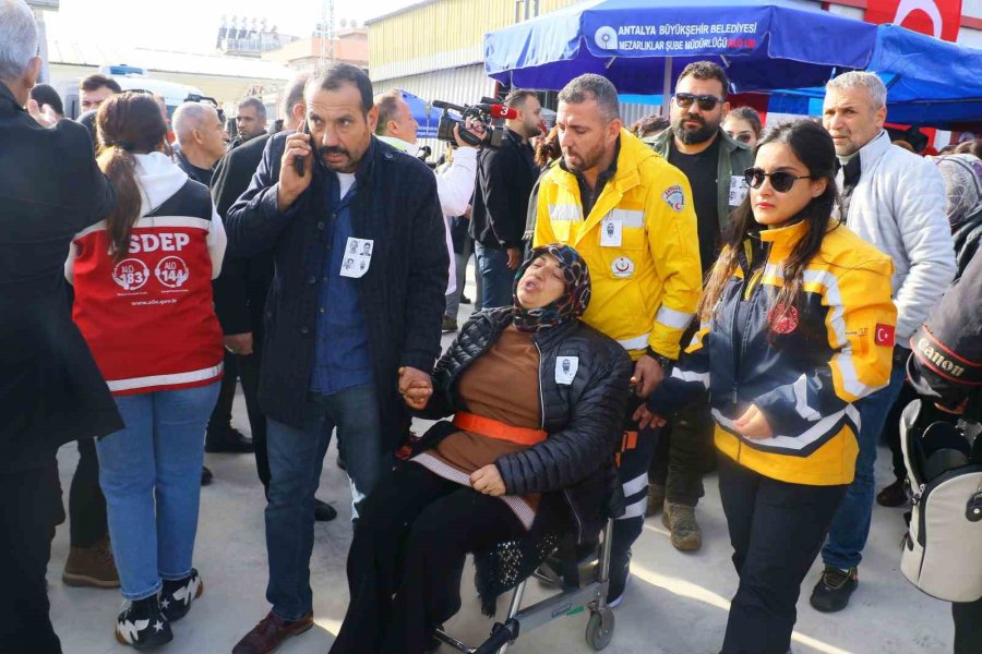 Helikopter Kazasında Hayatını Kaybeden 3 Kişi İçin Tören Düzenlendi