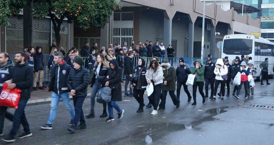 Mersin’deki Rüşvet Operasyonu: Aralarında Müdürün De Olduğu 91 Şüpheli Tutuklandı