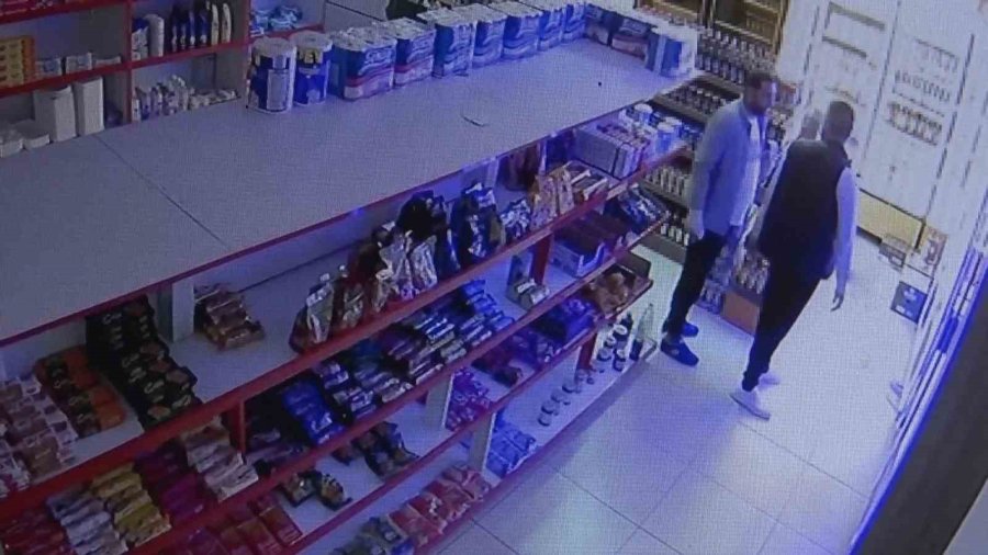 Müşteri Gibi Geldiler, Çilingir Sofrasını Bedavaya Getirdiler