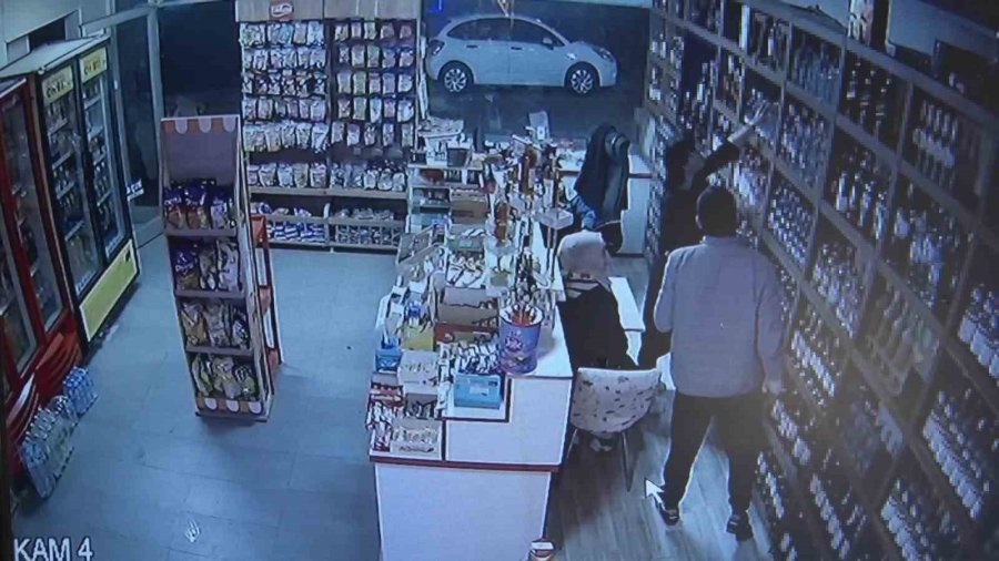 Müşteri Gibi Geldiler, Çilingir Sofrasını Bedavaya Getirdiler