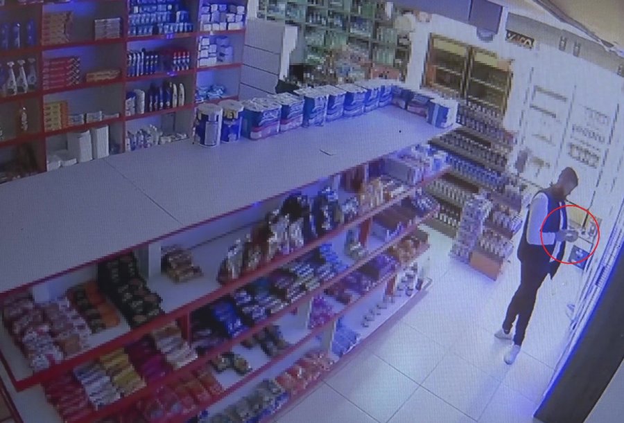 Müşteri Gibi Geldiler, Çilingir Sofrasını Bedavaya Getirdiler