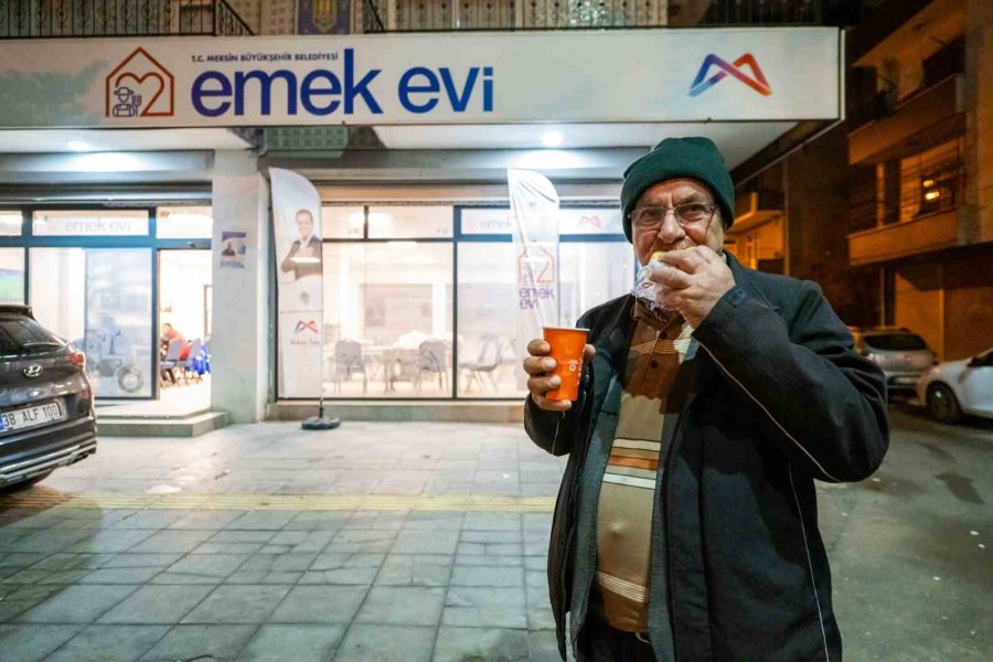 Mersin’de Emek Evi’nden Çalışanlara Sıcak Çorba İkramı