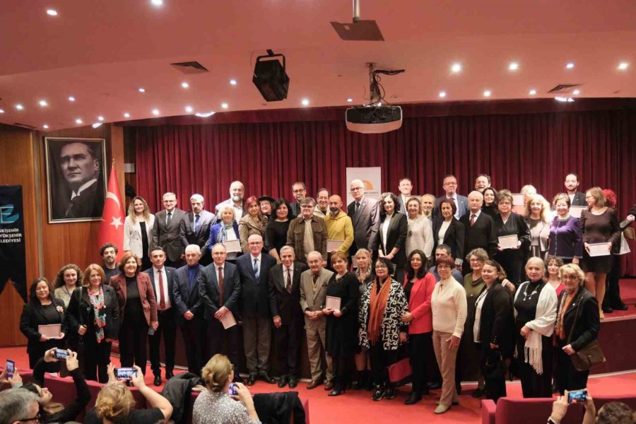 Eskişehir Sanat Derneği’nden Başkan Dökmeci’ye Ödül