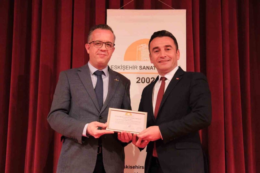 Eskişehir Sanat Derneği’nden Başkan Dökmeci’ye Ödül
