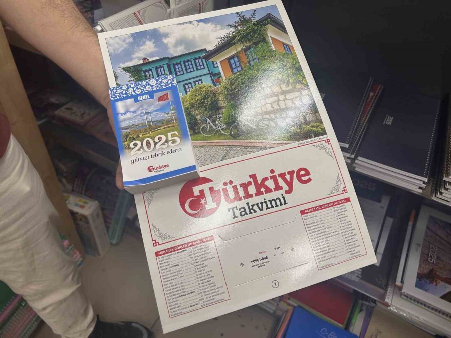 Saatli Maarif Takvimleri Duvarlarda Nostaljik Bir Parça Olarak Yer Alıyor