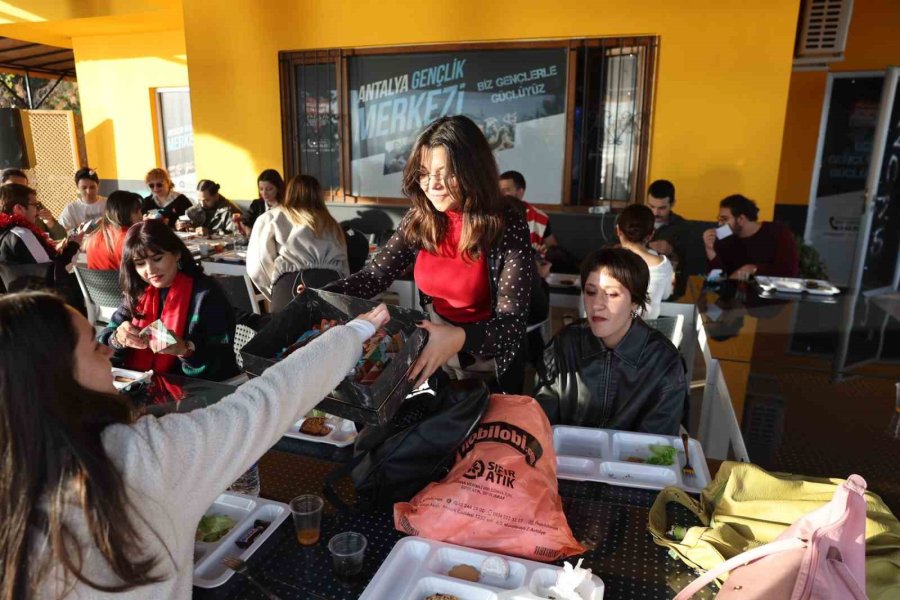 Antalya’da Gençlik Merkezi Açıldı