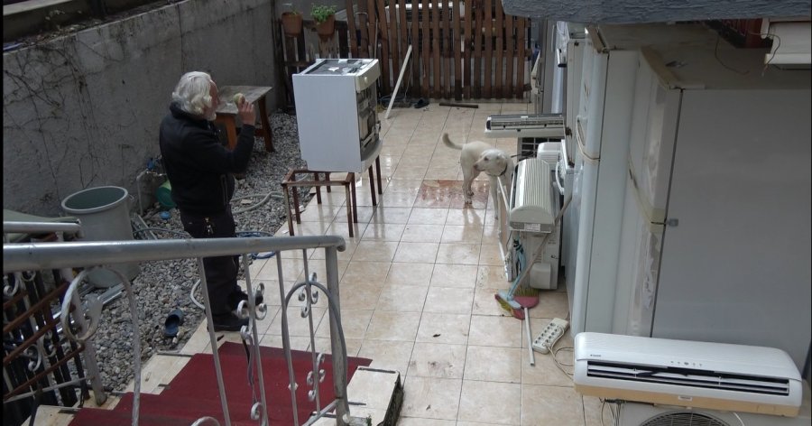Komşuların Rahatsız Olduğu Labrador Cinsi Köpek İçin Sahibinden Pankartlı Tepki