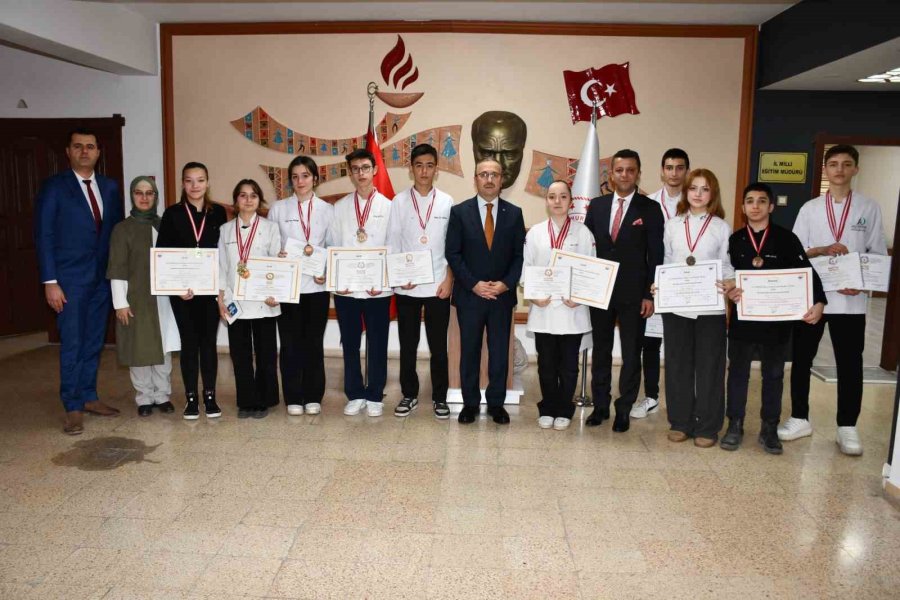 Antalya Ve İstanbul’da 2 Ayrı Katılan Eskişehirli Öğrencilerden Büyük Başarı