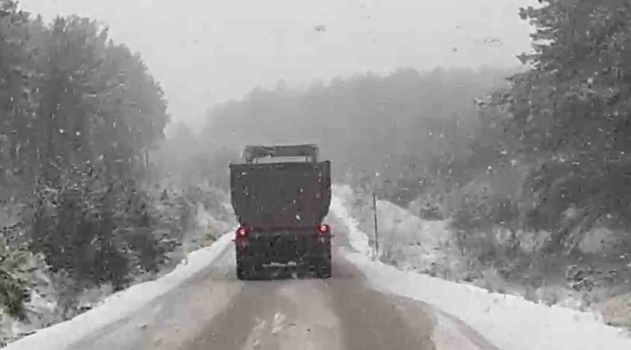Mihalıççık’ta Ani Bastıran Kar Ulaşımı Olumsuz Etkiledi