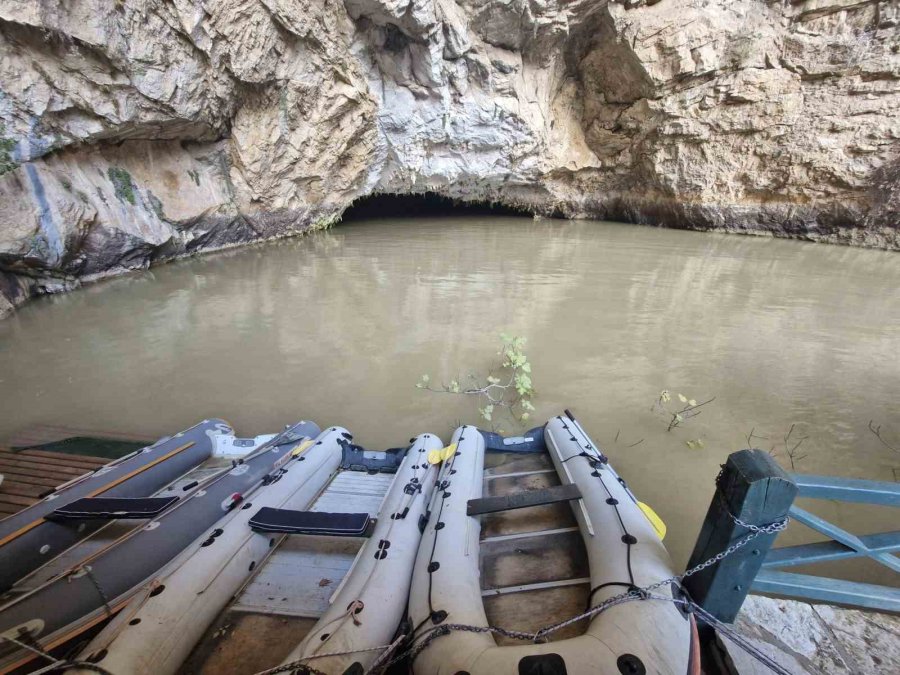 Türkiye’nin En Büyük Yer Altı Gölünde Su Seviyesi Yükseldi, İçeriye Giriş Yasaklandı