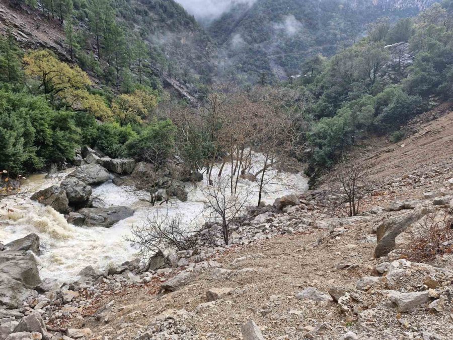 Türkiye’nin En Büyük Yer Altı Gölünde Su Seviyesi Yükseldi, İçeriye Giriş Yasaklandı