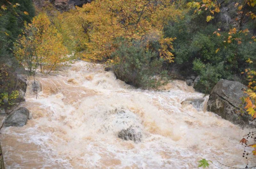 Türkiye’nin En Büyük Yer Altı Gölünde Su Seviyesi Yükseldi, İçeriye Giriş Yasaklandı