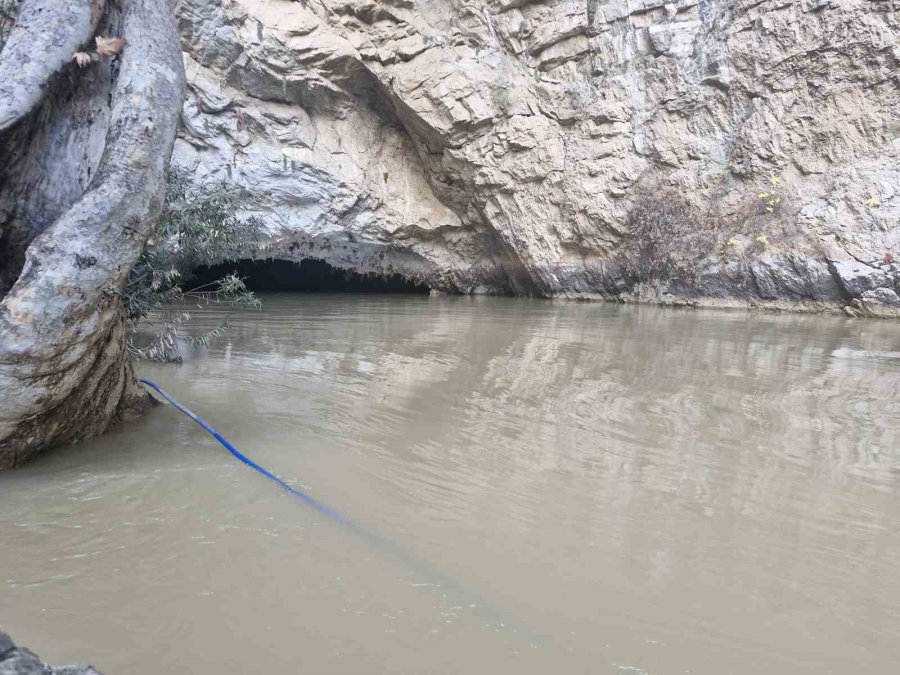 Türkiye’nin En Büyük Yer Altı Gölünde Su Seviyesi Yükseldi, İçeriye Giriş Yasaklandı