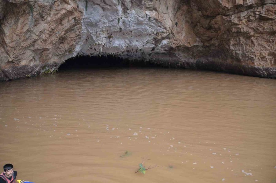 Türkiye’nin En Büyük Yer Altı Gölünde Su Seviyesi Yükseldi, İçeriye Giriş Yasaklandı