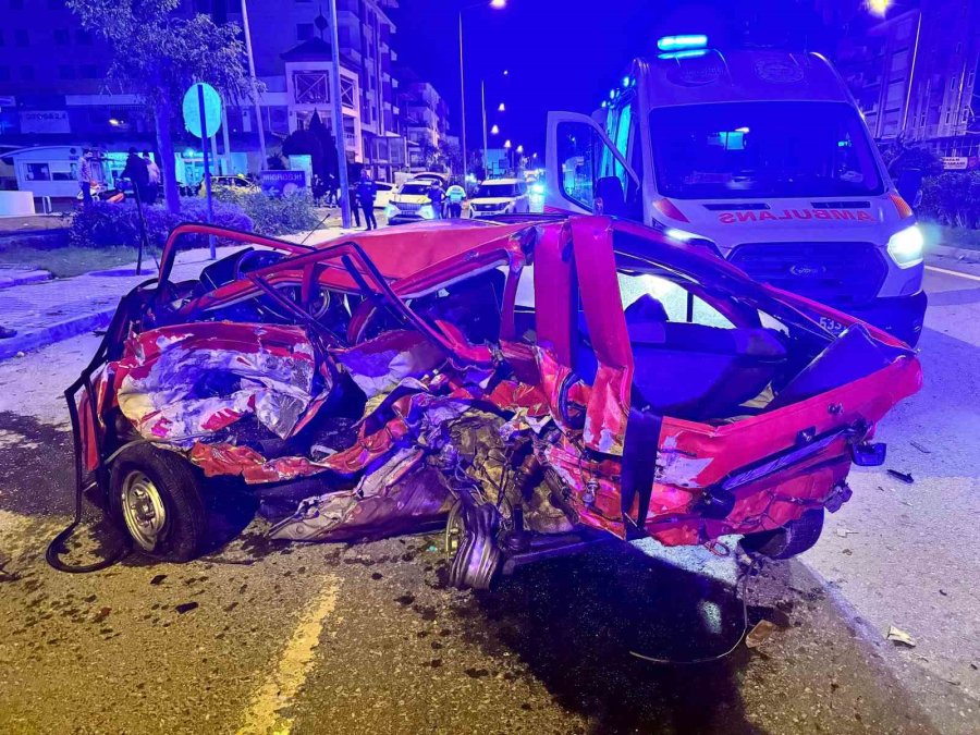 Araçları Hurdaya Döndüren Ölümlü Kaza Anı Kamerada