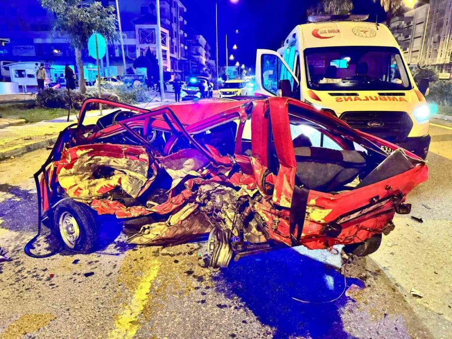 Araçları Hurdaya Döndüren Ölümlü Kaza Anı Kamerada