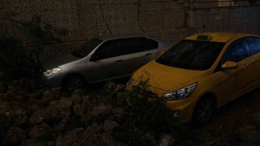 Alanya’da Yağış Sonrası İstinat Duvarı Çöktü