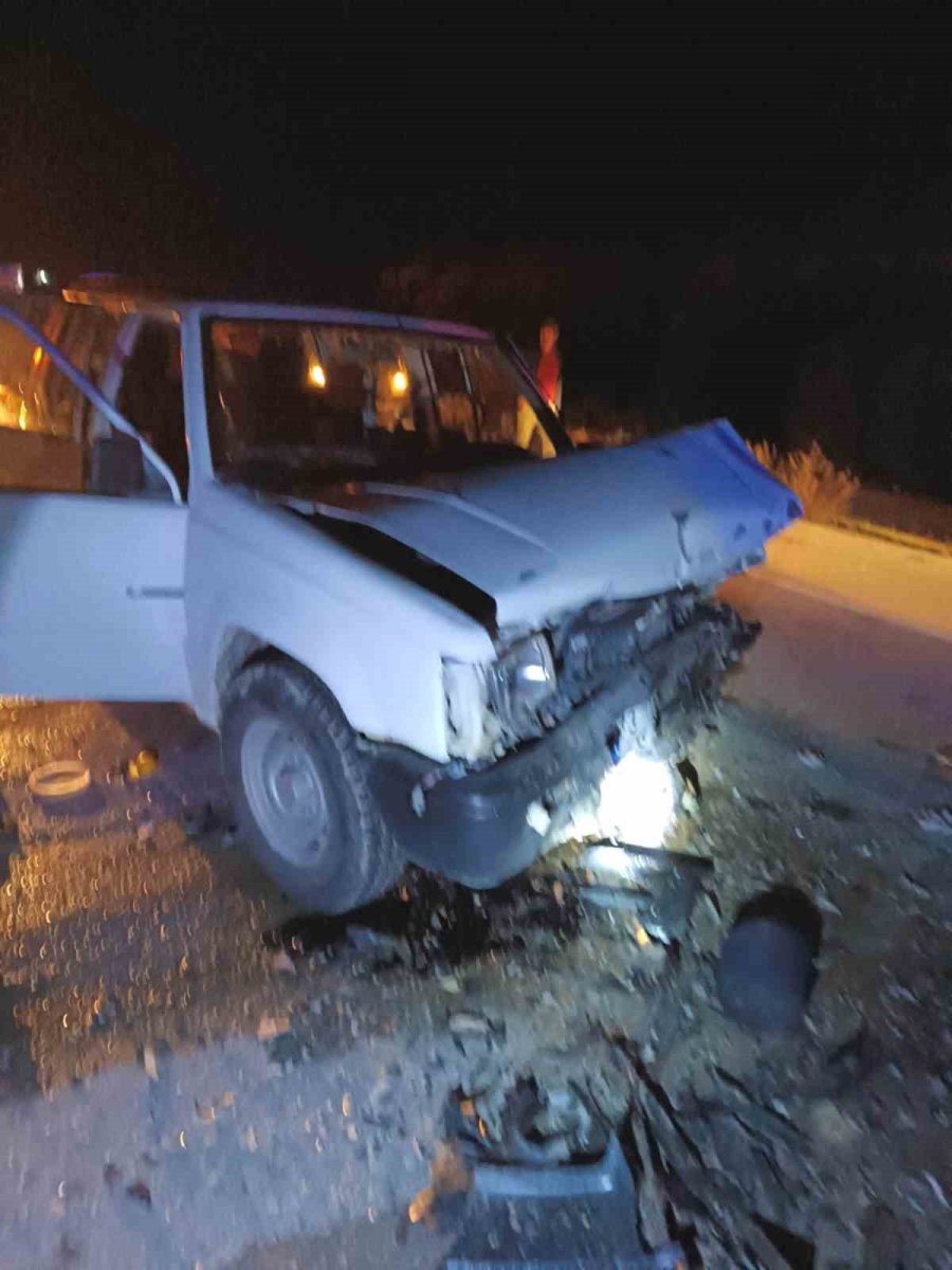 Mersin’de Kamyonetle Otomobil Çarpıştı: 7 Yaralı