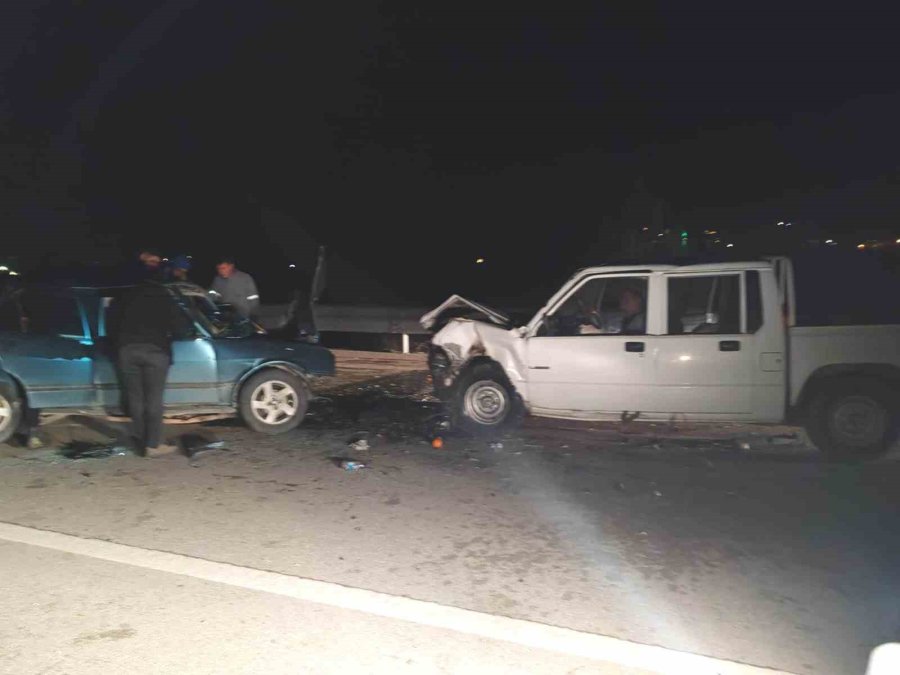 Mersin’de Kamyonetle Otomobil Çarpıştı: 7 Yaralı