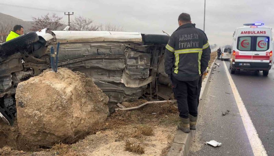 Hafif Ticari Araçla Çarpışan Otomobil Hurdaya Döndü: 1 Ağır Yaralı