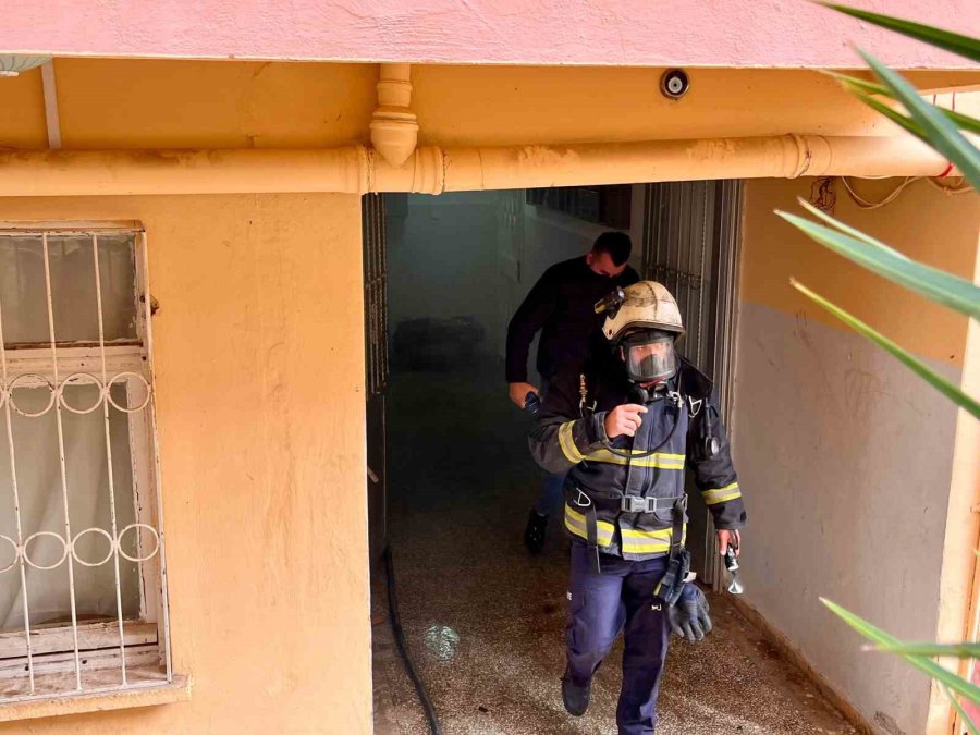 Dumanlar Arasında Kalan Yaşlı Kadına İtfaiye Nefes Oldu