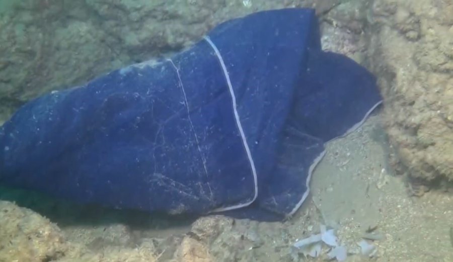 Falezlerden Düşen Araç Ve Genç İçin Yapılan Arama Çalışmalarının Su Altı Görüntüleri Ortaya Çıktı