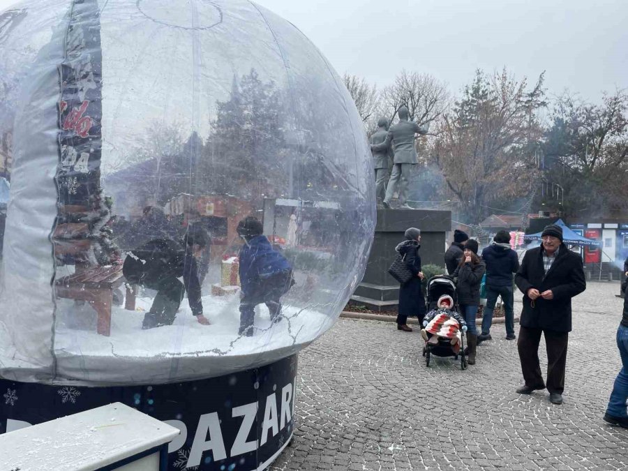 Miniklerin Kar Küresi Heyecanı