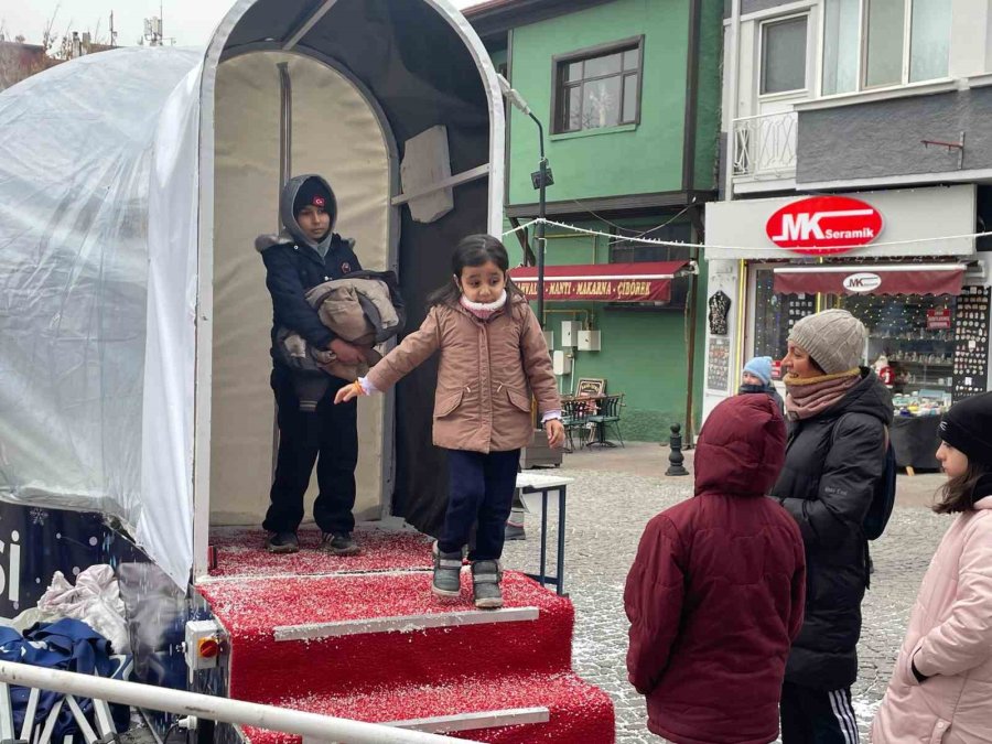 Miniklerin Kar Küresi Heyecanı