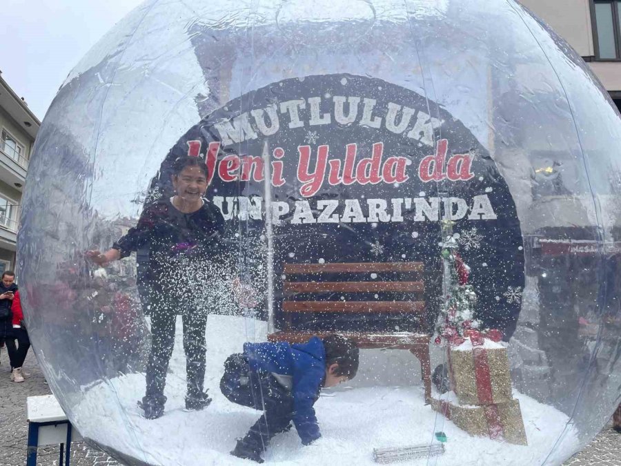 Miniklerin Kar Küresi Heyecanı