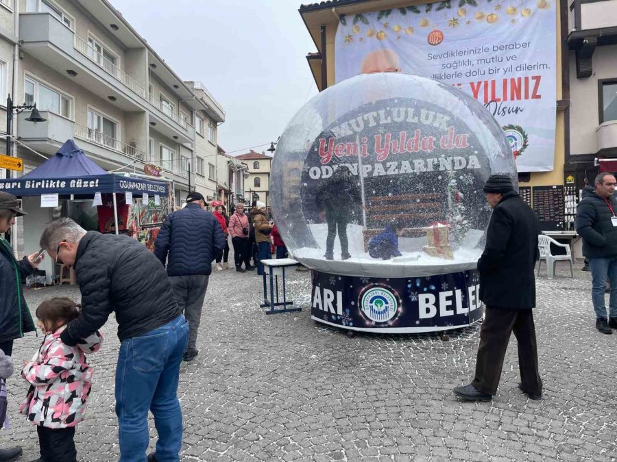 Miniklerin Kar Küresi Heyecanı