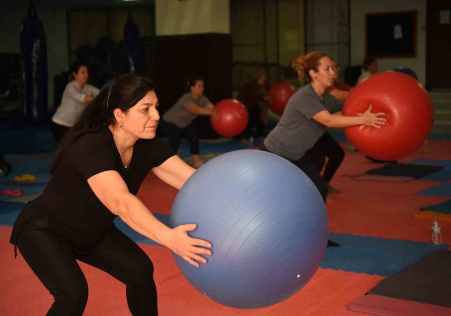 Kepez’in Kadınları Sporla Formda Kalıyor