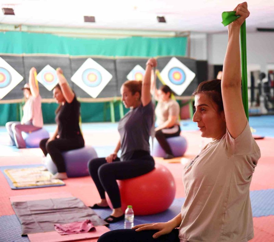 Kepez’in Kadınları Sporla Formda Kalıyor