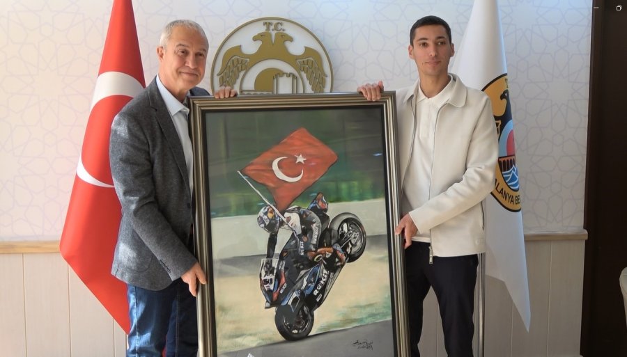 2024 Dünya Superbike Dünya Şampiyonu Razgatlıoğlu’na Alanya’da Şehrin Anahtarı Verildi