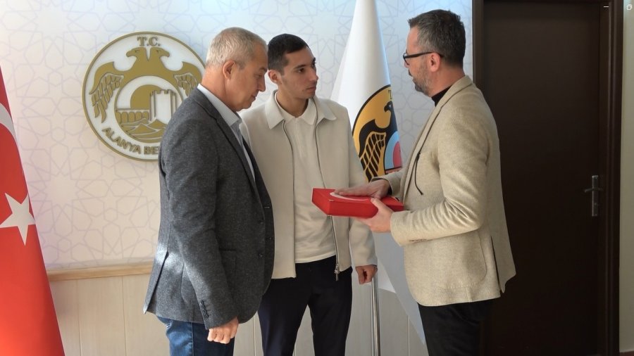 2024 Dünya Superbike Dünya Şampiyonu Razgatlıoğlu’na Alanya’da Şehrin Anahtarı Verildi