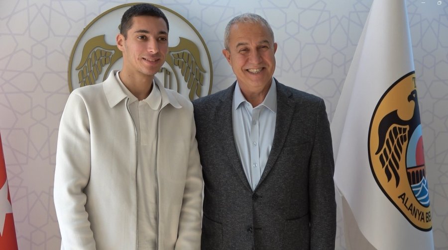 2024 Dünya Superbike Dünya Şampiyonu Razgatlıoğlu’na Alanya’da Şehrin Anahtarı Verildi