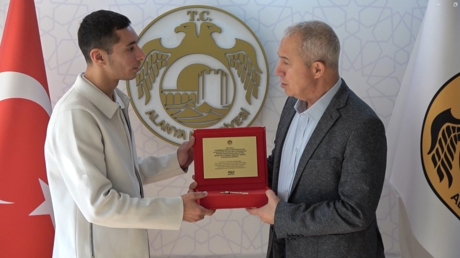 2024 Dünya Superbike Dünya Şampiyonu Razgatlıoğlu’na Alanya’da Şehrin Anahtarı Verildi