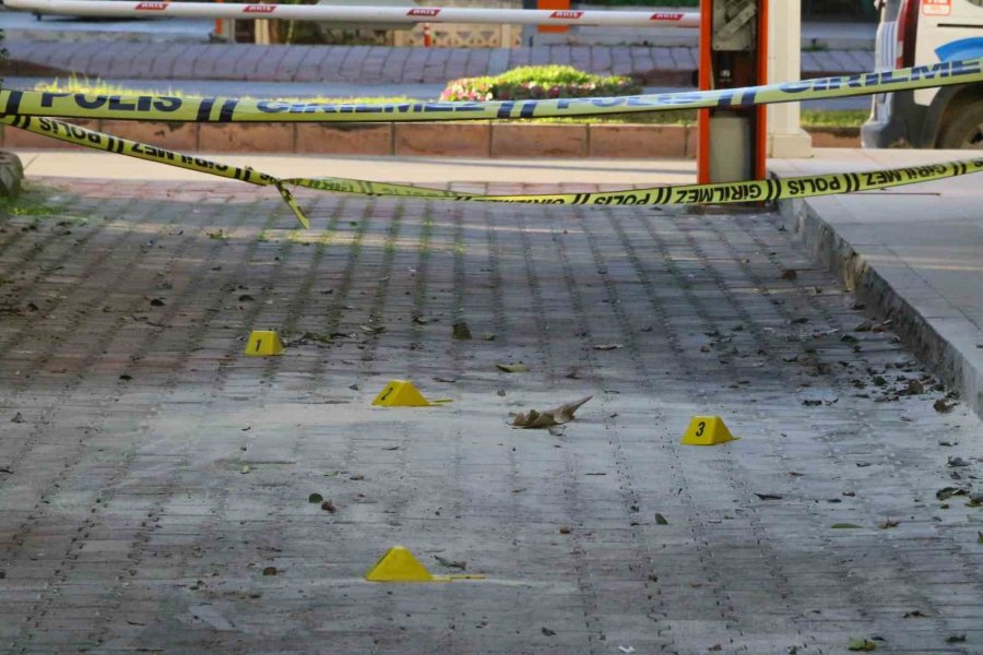 Antalya’da Eski Eş Faciası: 20 Gün Önce Boşandığı Karısını Üzerine Benzin Dökerek Yaktı