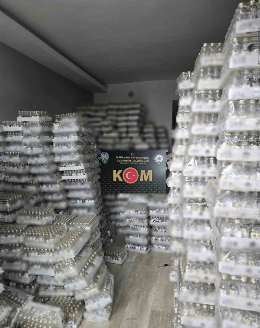 Antalya’da Yılbaşı Öncesi 108 Bin Şişe Kaçak İçki Ele Geçirildi