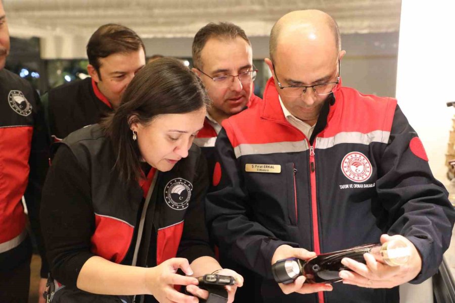 Antalya’da Yılbaşı Öncesi Alkollü İçki Sunumu Yapılan İşletmeler Denetlendi
