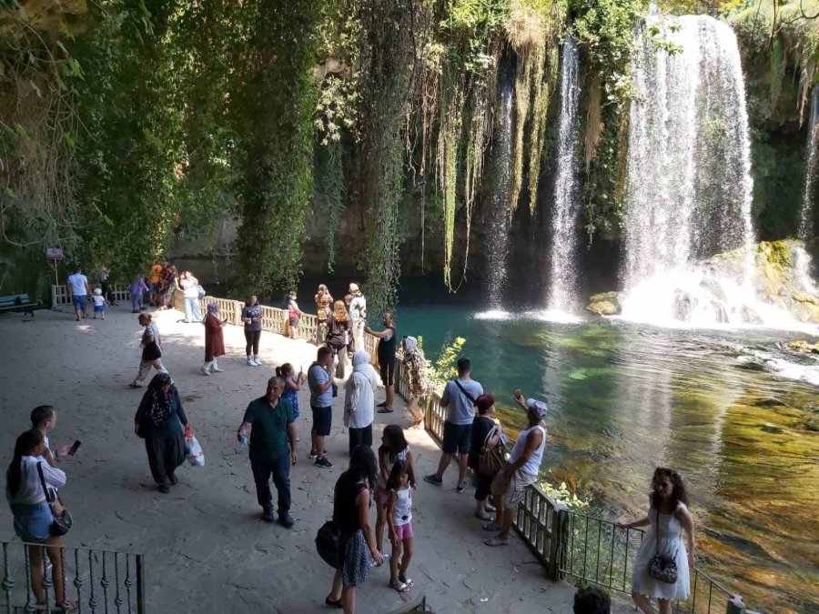 Düden Şelalesi 2024 Yılında 840 Bin Ziyaretçiyi Ağırladı