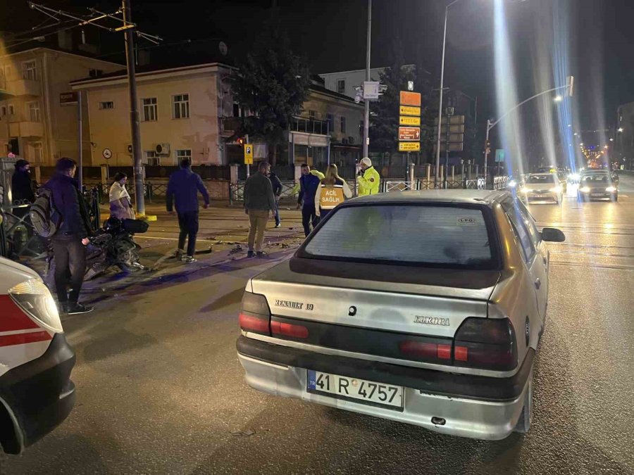 Hatalı Dönüş Yapan Otomobille Elektrikli Bisiklet Çarpıştı